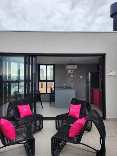 Private Room with Pool and Gym - BEDEO302B