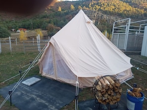 Property grounds - Beautifull Chicosa Canyon 2 Glamping with kitchen, hot shower and pet friendly. (Trinidad)