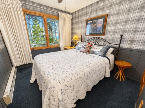 Cozy 1-bed condo on Lake Superior | Pool + Hot Tub