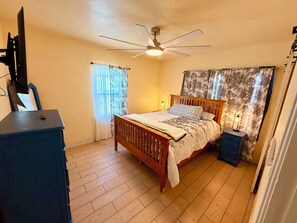 Iron/ironing board, WiFi, bed sheets - Enjoyable 2-bedroom house with AC in welcoming El Paso (El Paso)