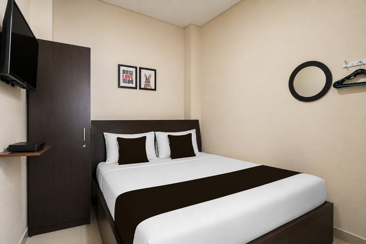 Deluxe Double Room | Desk, WiFi (free), bed sheets