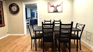 A dining area with a wooden table and chairs, a wall clock, and a deer painting. - 3B house in Redwood City Walk to Caltrain with AC Parking near Stanford 1Gbps (Redwood City)