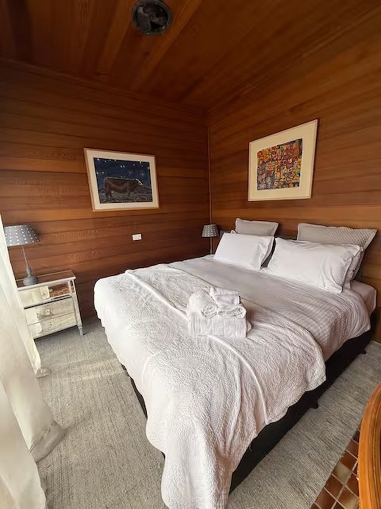1 dormitorio, tabla de planchar con plancha, wifi y ropa de cama