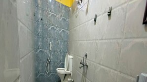 Bathroom - Shanthi Villa (Villupuram,)