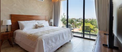 Desk, iron/ironing board, WiFi, bed sheets