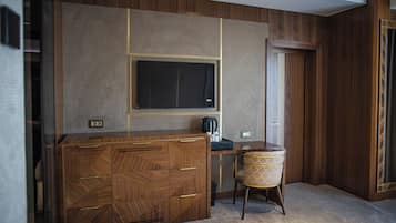 Comfort Suite, City View | Living area
