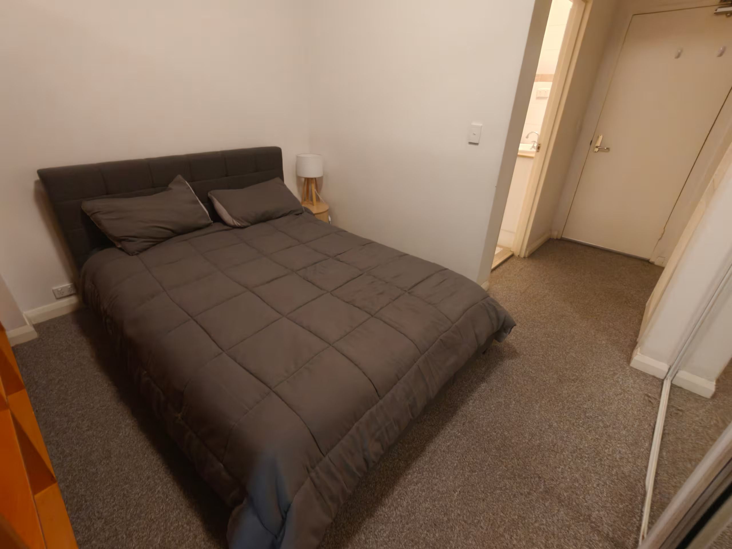 Iron/ironing board, Internet, bed sheets