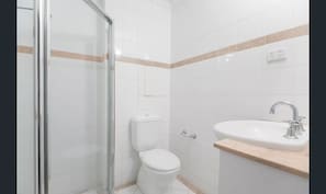 Towels, soap, toilet paper - Cozy Surry Hills Apt • Pool, Gym, Walk to All (Surry Hills)