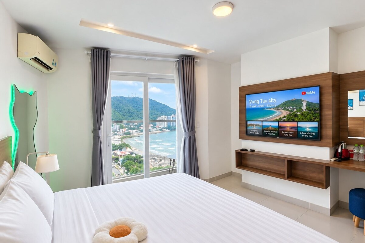 Deluxe Double Room, 1 Queen Bed, Sea View | Minibar, desk, WiFi (free)