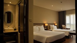 Triple Room, City View | Seterika/papan seterika, Wi-fi percuma 