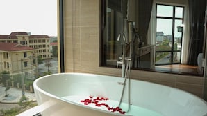 Double Room, City View | Bilik Mandi | Selipar 