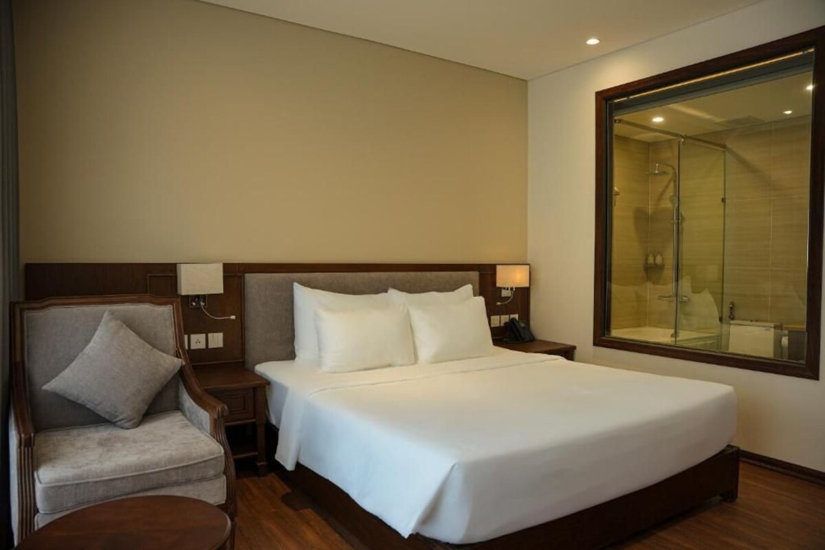 Suite, Balcony, City View | Seterika/papan seterika, Wi-fi percuma 