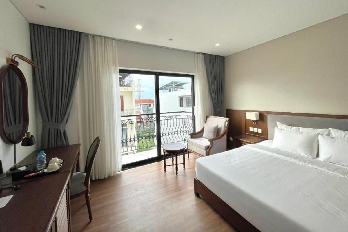 Double Room, Balcony, City View | Seterika/papan seterika, Wi-fi percuma 