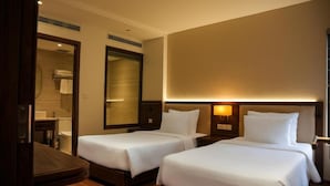Superior Twin Room, City View | Seterika/papan seterika, Wi-fi percuma 