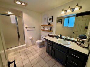 Unclassified image, 4 of 23, button - Unique and Spacious Home in Quiet NW Bend - King & Queen Beds - Large Yard (Bend)