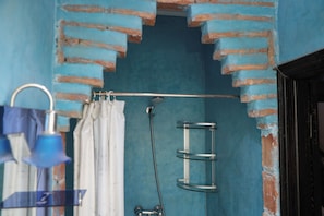 A bathroom with a shower, a towel rack, and a glass shelf. - The Riad Kenyandha - Fiber Optics · Swimming Pool · Italian Oven (Marrakech)