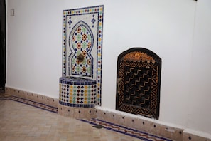A hallway with patterned tile walls and a door with geometric designs. - The Riad Kenyandha - Fiber Optics · Swimming Pool · Italian Oven (Marrakech)