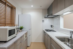 Private kitchen - Nikyo Arashi  Villa in Osaka (Osaka city ,Nishinari-ku)