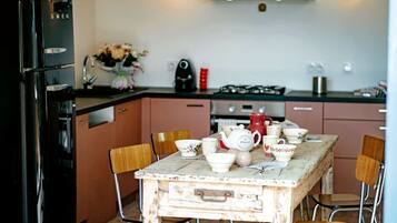 Coffee/tea maker, fridge, microwave, oven
