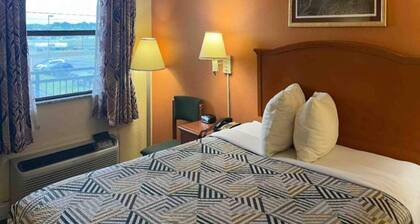 1 Queen Bed|Non-Smoking, Micfridge