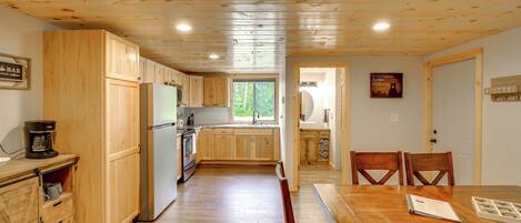 Coffee/tea maker, fridge, microwave, stovetop