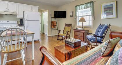Porch & Fire Pit Access! Quiet Broadway Cottage