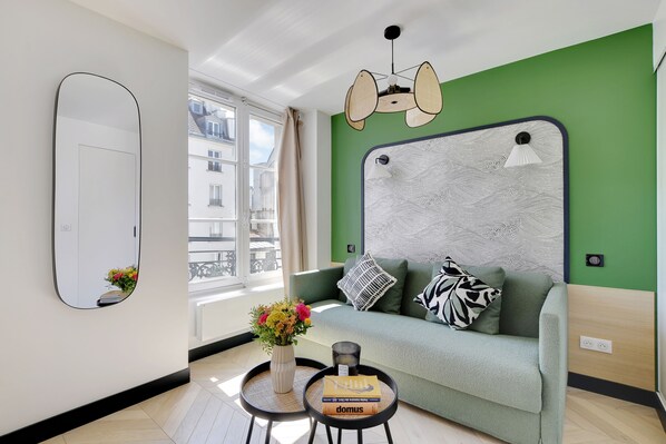 Unclassified image, 1 of 11, button - Cozy Studio (Paris)