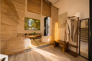 A room with a tatami mat floor, a wooden bench, a hanging robe, and a wall-mounted mirror. - Zen Retreat: Cinema, Pet-Friendly Yard (Springwood)