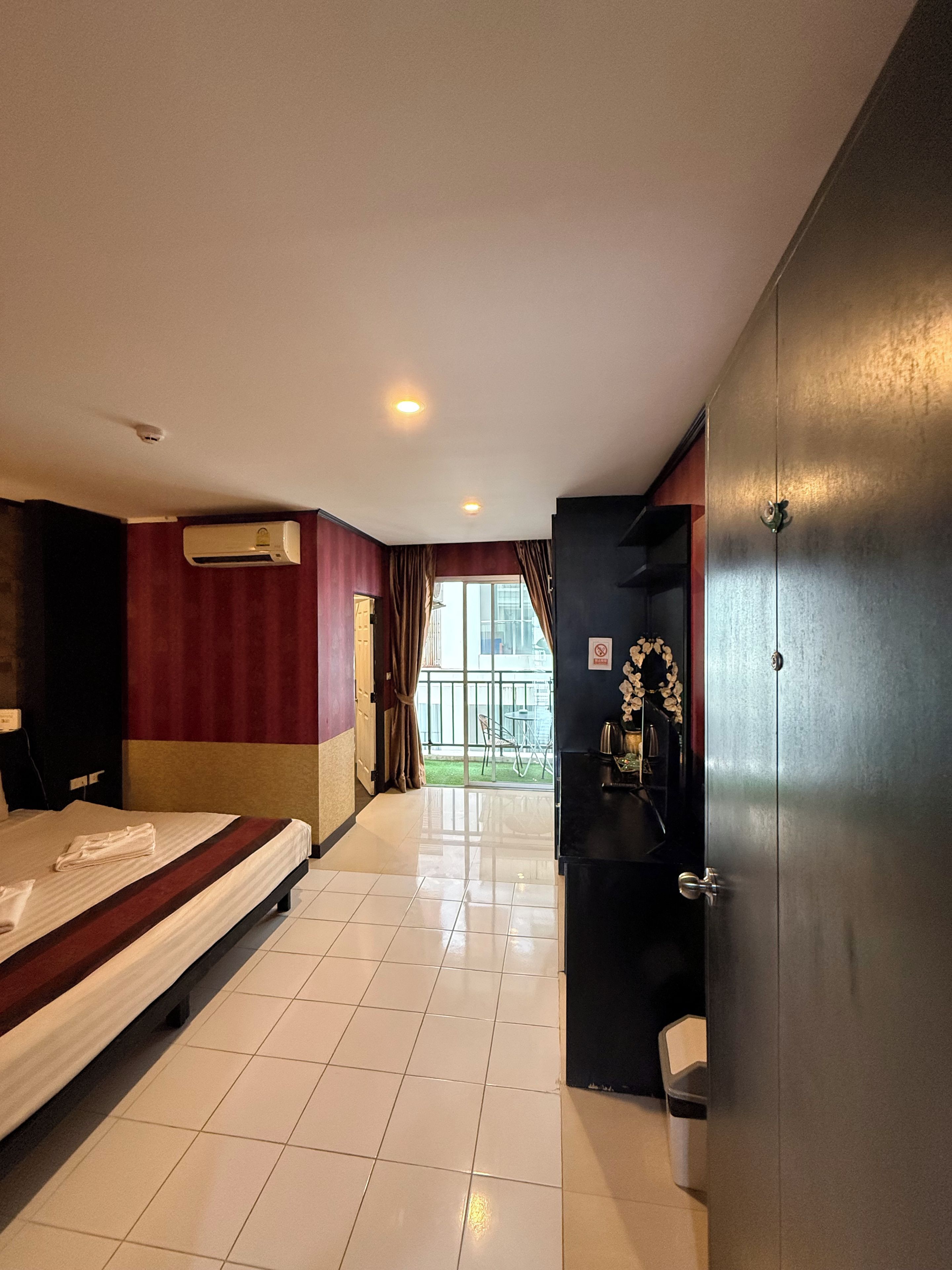 Superior Double Room, Balcony, City View | In-room safe, desk, WiFi (free)
