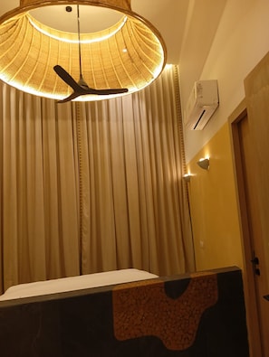 Ảnh chưa phân loại, 2 trong số 30 ảnh, nút