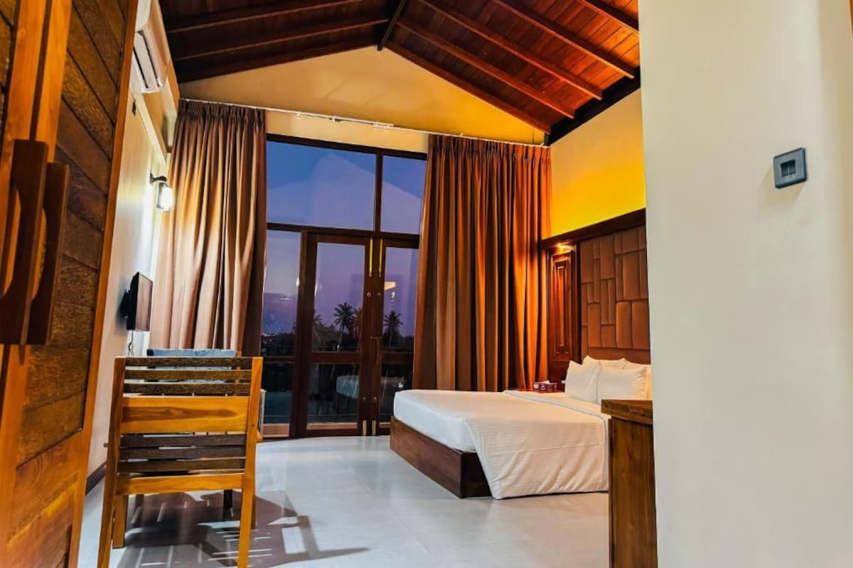 In-room safe, free WiFi