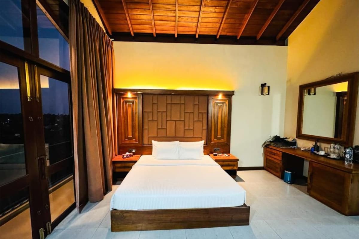 In-room safe, free WiFi