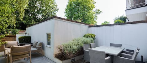 Apartment | Outdoor dining