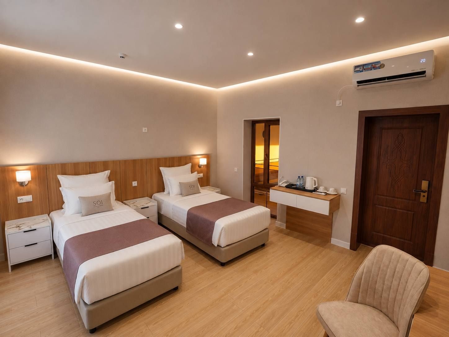 Deluxe Twin Room | Desk, laptop workspace, iron/ironing board (on request), WiFi (free)