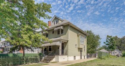 3 Mi to Belle Isle: Spacious Home w/ Yard