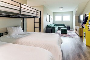 A dormitory room with bunk beds, a sofa, a television, and a vending machine. - Family Getaway, 5 Mi to Silver Dollar City (Branson)