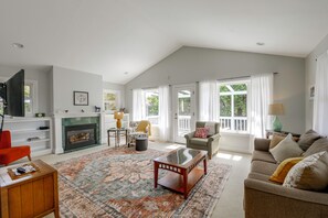A living room with a fireplace, a sofa, a coffee table, and a television. - 2 Mi to Ocean & Coastal Trails! McKinleyville Home (McKinleyville)