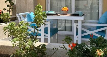 G02 Bay Village studio | Balcony | Poolside