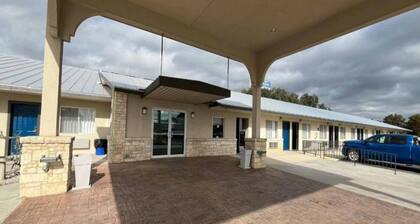 Clean 2-Bed Room|Free Wifi&Parking