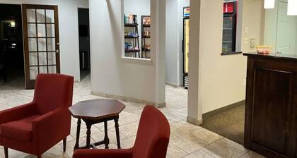 Clean 2-Bed Room|Free Wifi&Parking