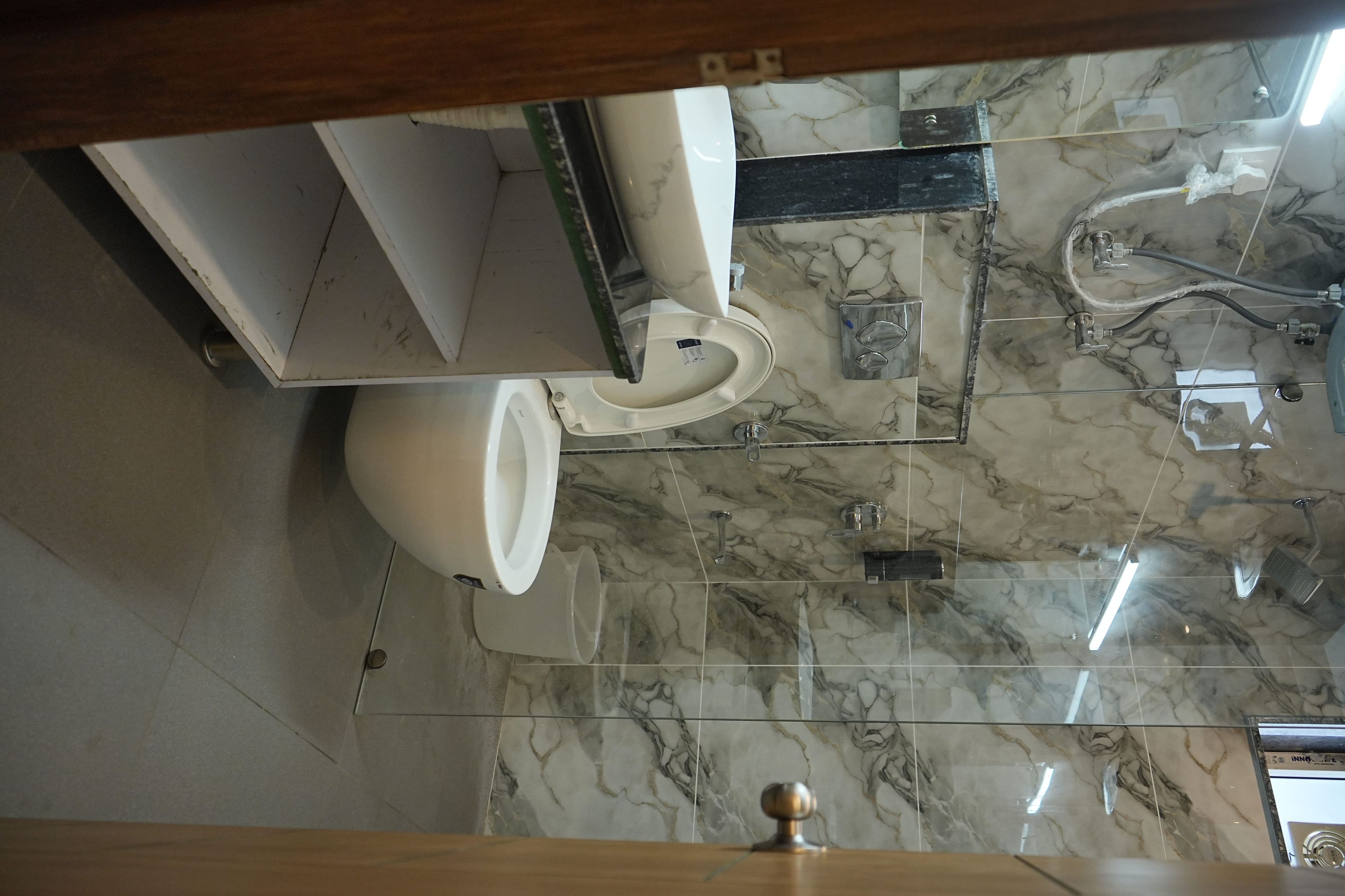 Deluxe Double Room | Bathroom | Shower, free toiletries, towels, soap