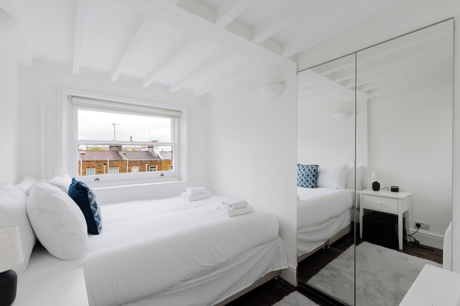 Iron/ironing board, Internet, bed sheets
