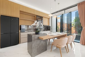 Villa, 5 slaapkamers, uitzicht op tuin | Dineerruimte