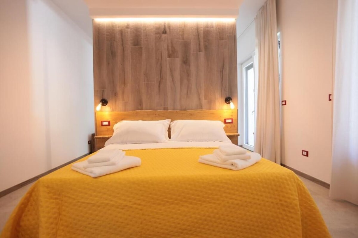 Quarto quádruplo conforto, 1 cama de casal e sofá-cama, varanda, vista para o jardim | Ferros/tábuas de passar roupa, Wi-Fi de cortesia