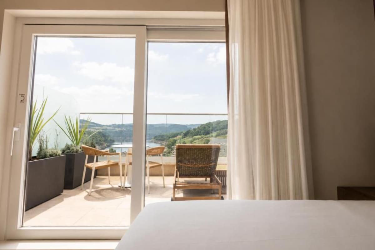 Chambre Supérieure Double ou avec lits jumeaux, balcon, vue fleuve