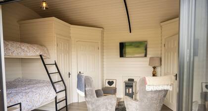 Barn Sleeps 3 With Parking