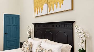 Executive Suite, 1 King Bed with Sofa bed, Non Smoking, Courtyard View | WiFi (free)