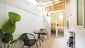 Unclassified image, 2 of 12, button - Tonight Homestay (Shanghai)