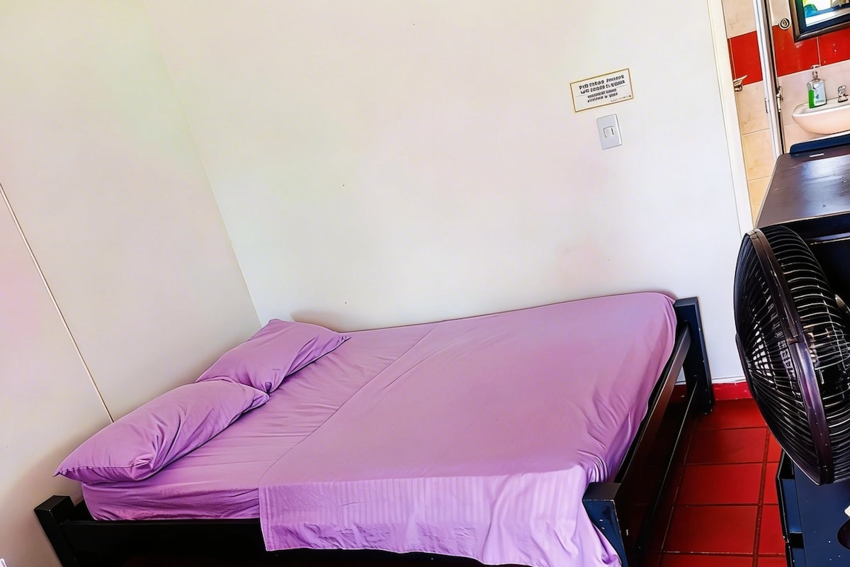 Habitació doble o amb dos llits individuals Comfort, vistes al jardí | Espai de treball apte per a portàtils i cortines opaques 