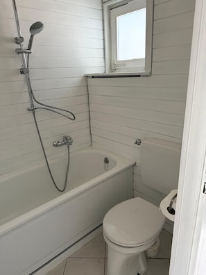 Bathroom - Panorama-Apartment im Schwarzwald I Terrasse & Pool (Sasbachwalden)